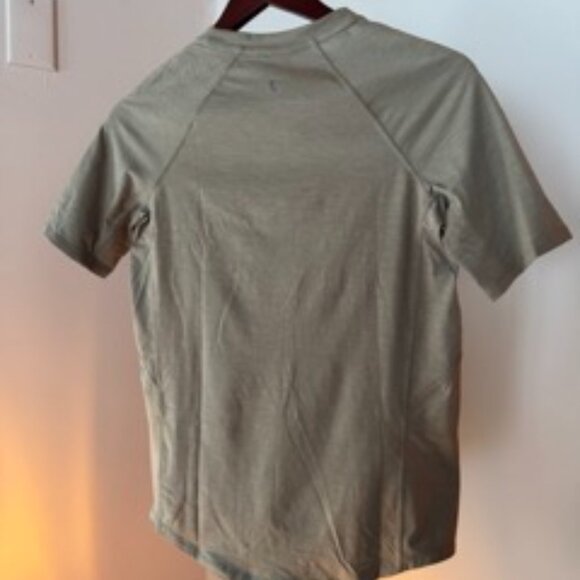 Löle - Size small - khaki green - Dynamic Short Sleeve Shirt - Picture 3 of 6